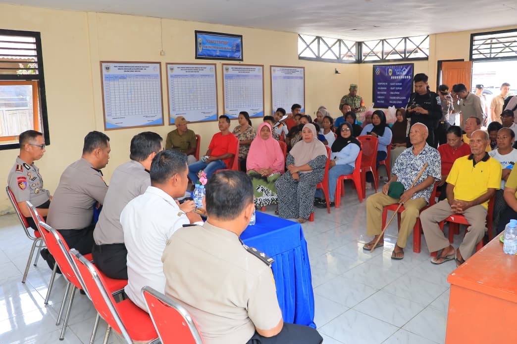 Kapolda Maluku Utara Kumpul Bersama Warga Desa Bukit Durian, Serap Keluhan soal Kamtibmas
