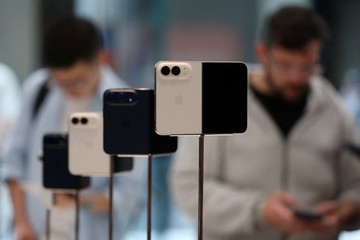 iPhone Duo Resmi Meluncur di Australia, Pembeli Antre Sejak Dini Hari