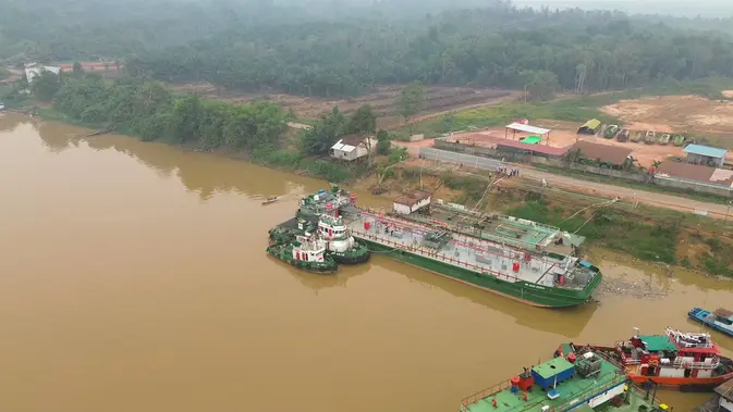 Sungai Kapuas Surut, Pertamina Alihkan Distribusi BBM via Jalur Darat