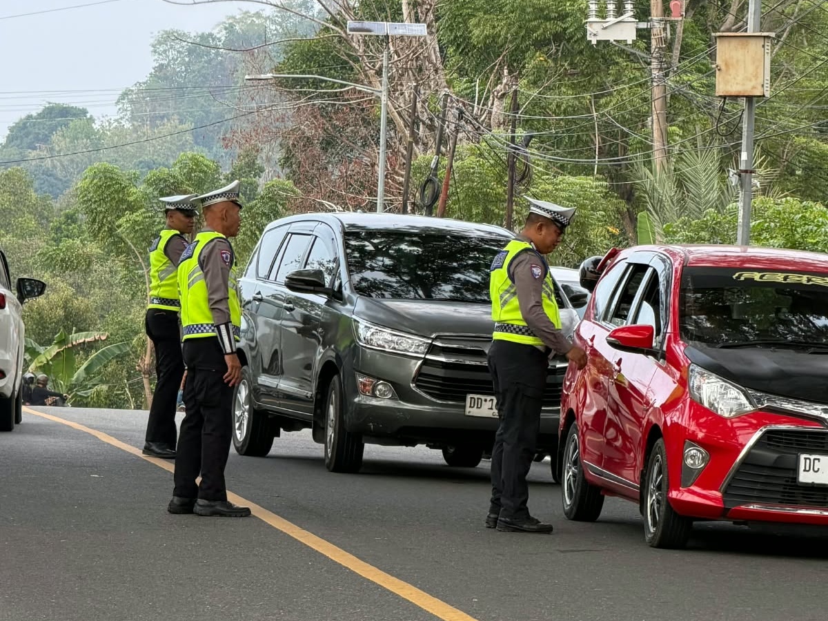 25 Kendaraan Terjaring Razia Pajak di Mamuju, 5 Wajib Pajak Langsung Bayar di Lokasi