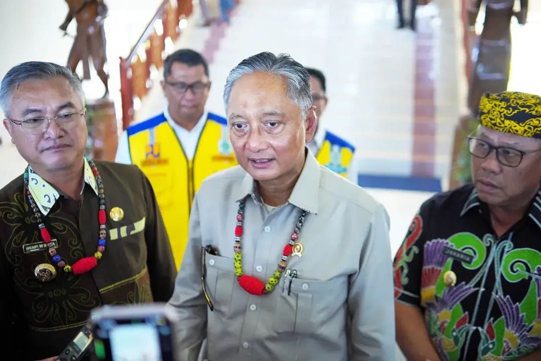 Menteri PU Tinjau Jalan Nasional Malinau, Tegaskan Perbaikan Jalan Perbatasan Kalimantan 2.300 Km Rampung Akhir 2028
