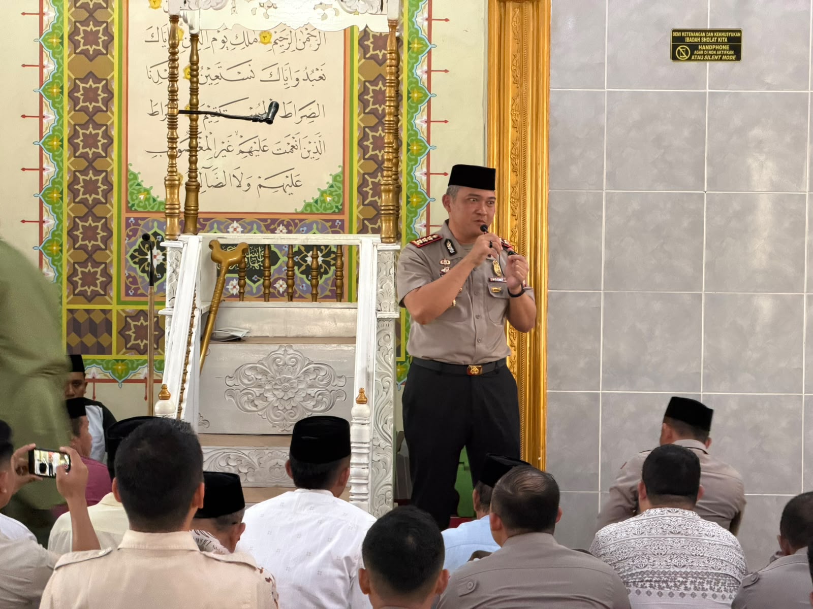 Kapolresta Gorontalo Kota Budhi Batara Pratidina Gelar Safari Jumat di Masjid Nurul Jannah Kota Utara, Perkenalkan Diri ke Warga