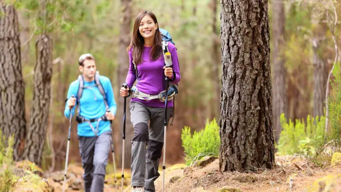 5 Trekking Pole Lipat Terbaik untuk Pendakian, Harga Mulai Rp 46.000