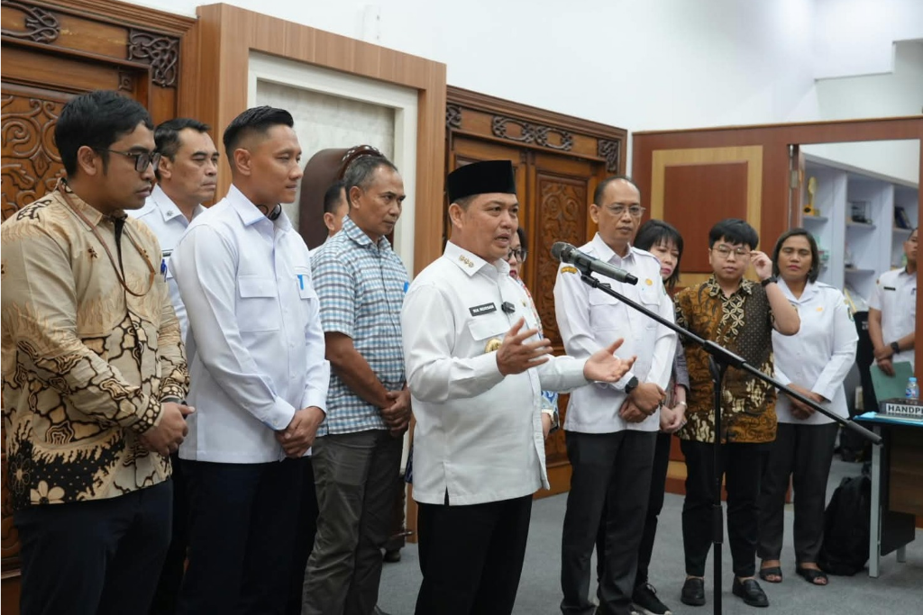 Pemprov Kalbar Rapat Bersama Pertamina dan PLN, Bahas Kelangkaan BBM Bersubsidi dan Pemadaman Listrik Bergilir