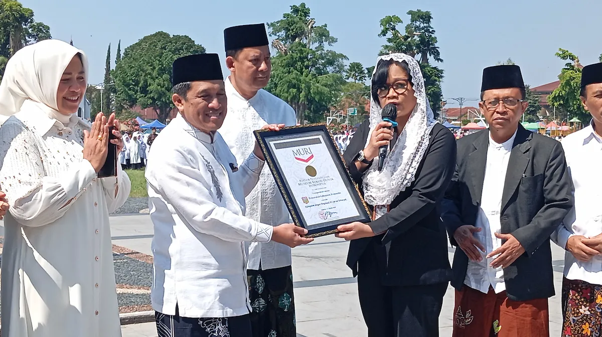1.080 Hafiz dan Hafizah Wonosobo Khatam Al-Qur'an di Pendopo, Cetak Rekor MURI