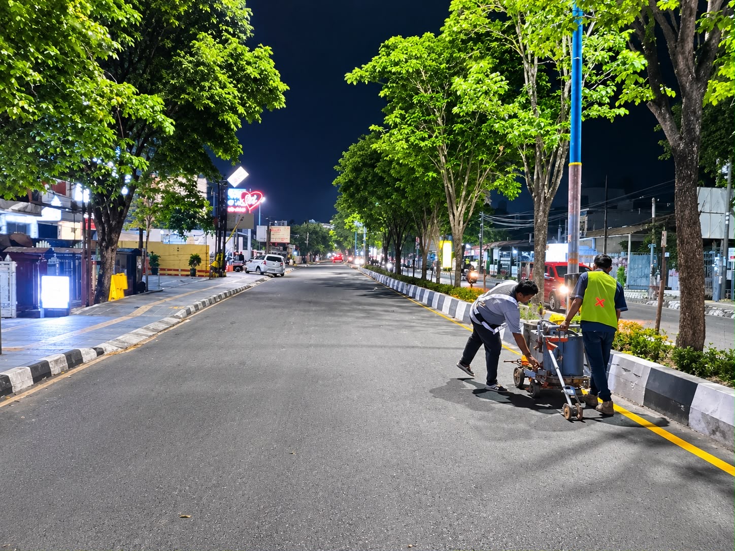 BBPJN Kaltim Pasang Marka Jalan di Jalan Juanda Samarinda untuk Perjelas Jalur Pengendara