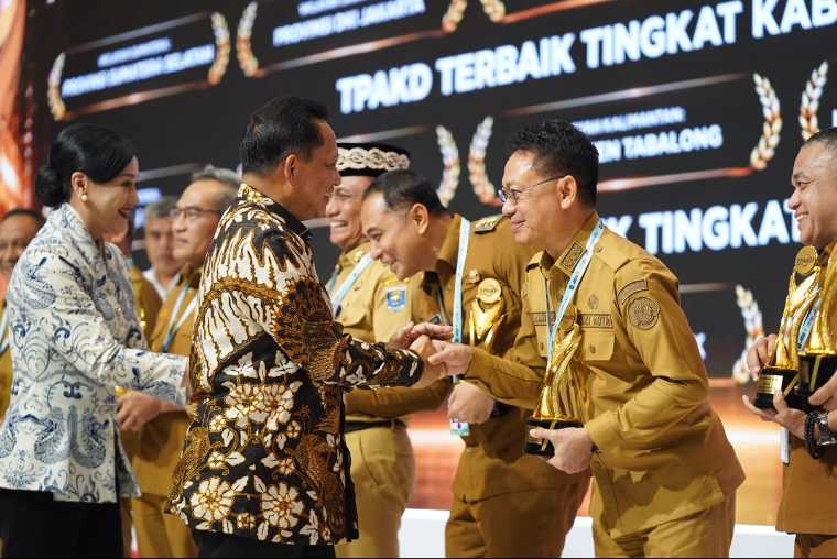 Wali Kota Pontianak Terima TPAKD Award 2026 Terbaik Tingkat Kota Wilayah Kalimantan di Rakornas Jakarta