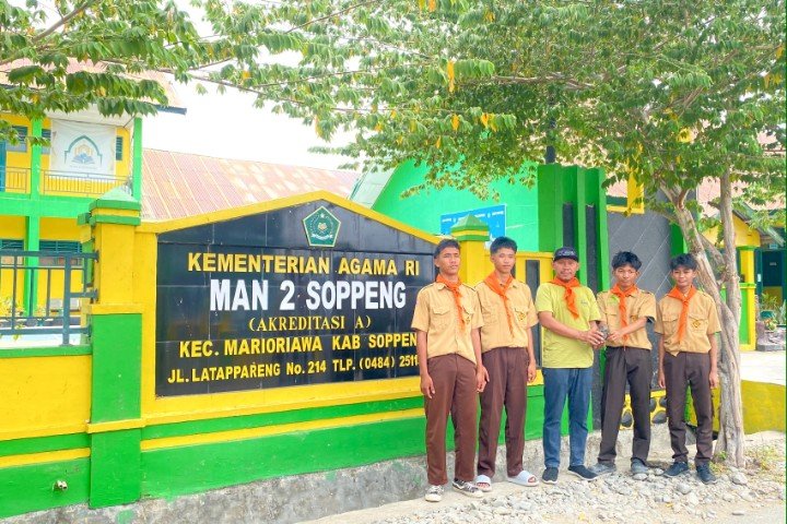 SISPALA MAN 2 Soppeng Tanam Puluhan Bibit Tabebuya di RTH Madrasah, Dukung Program Ekoteologi Kemenag