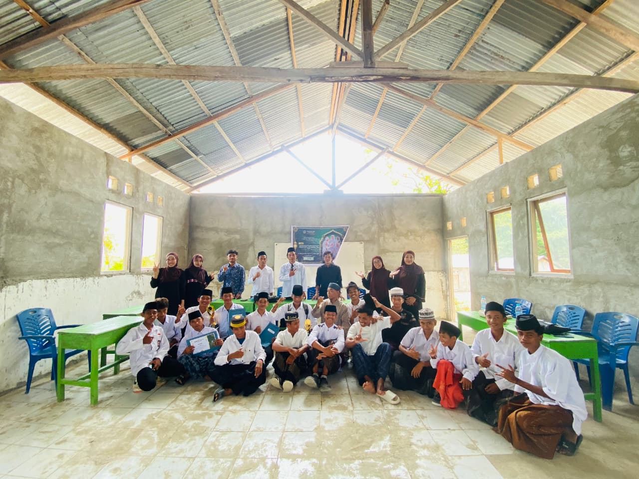 LAZNAS BMH NTT Dukung Peringatan Hari Santri di Pulau Longos, Santri Hidayatullah Manggarai Barat Semangat Belajar Al-Qur'an