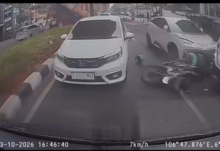 Kecelakaan Beruntun Mobil BYD di Panglima Polim Jaksel, Pengemudi Ojol Patah Tulang Kaki Kiri