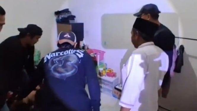Satresnarkoba Polres Tulang Bawang Bongkar Home Industry Ekstasi Logo Iron Man, 2 Pelaku Ditangkap di Kontrakan