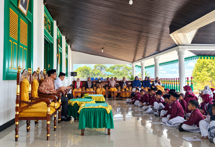 Sultan Tidore Ajak 60 Siswa SRD 7 Tanamkan Cinta Tanah Air Lewat Kunjungan ke Kedaton