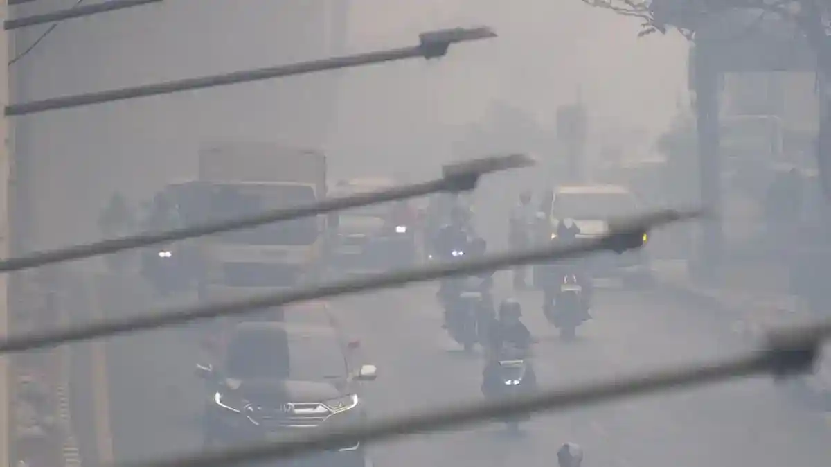 Kabut Asap Selimuti Palembang, Omzet Pedagang Pempek UIN Raden Fatah Anjlok Tak Cukup Tutup Modal