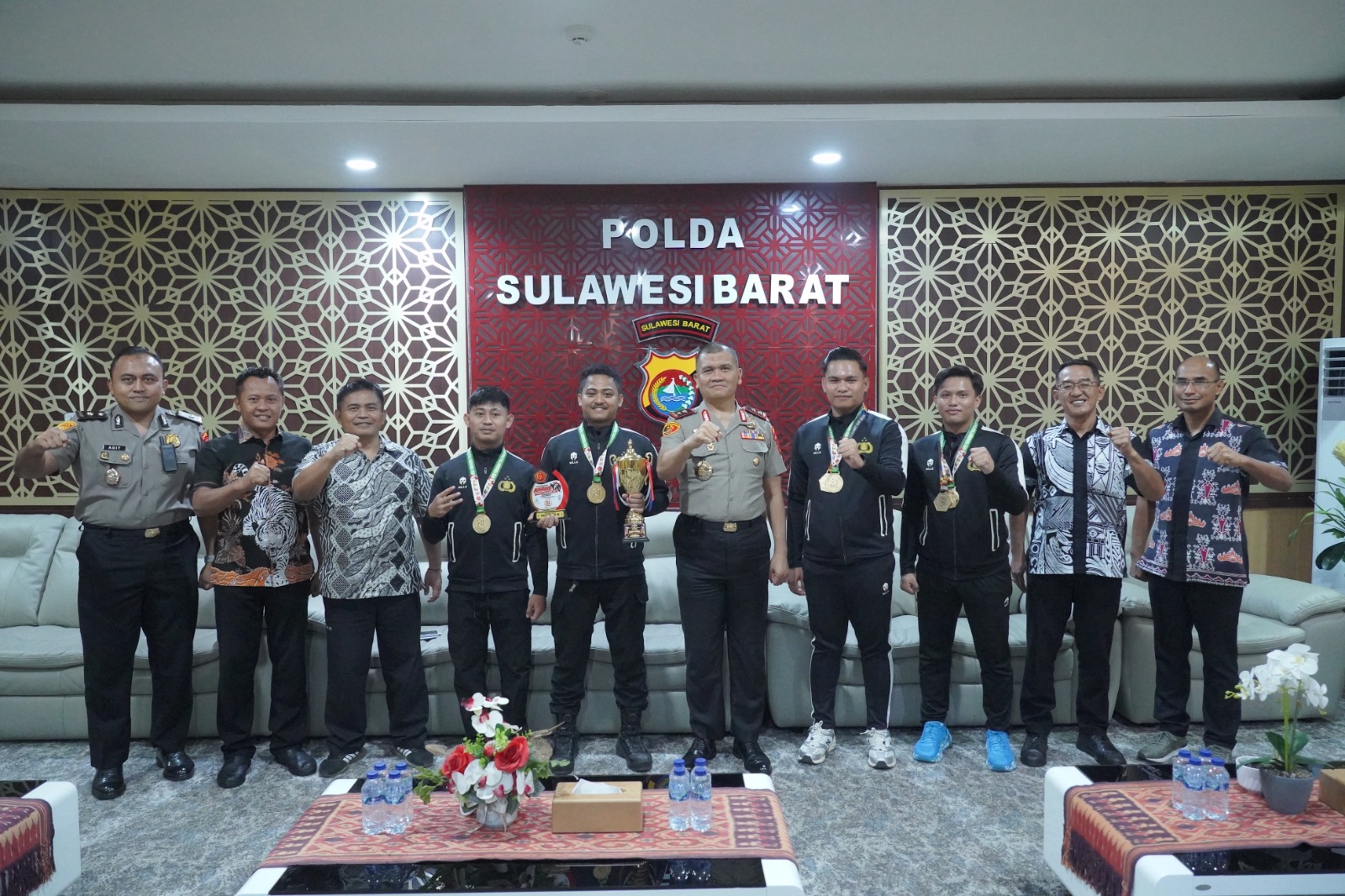 Polda Sulbar Juara Umum Karate Piala Panglima TNI 2026, 4 Personel Borong 4 Emas di GOR Mamuju