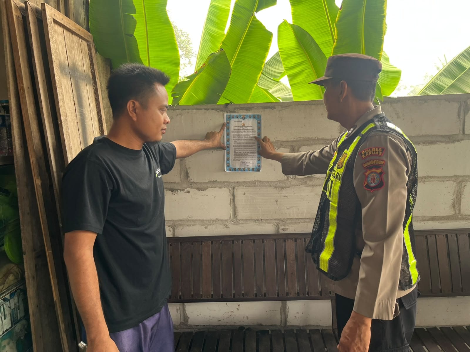 Polsek Kapuas Murung Sosialisasi Maklumat Kapolda Kalteng di Desa Palingkau Sejahtera, Warga Diingatkan Ancaman 15 Tahun Penjara
