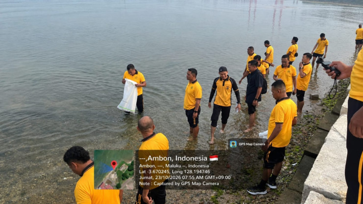 Kapolda Maluku Pimpin Aksi Green Policing Bersihkan Pesisir Tantui Ambon, Libatkan Puluhan Personel