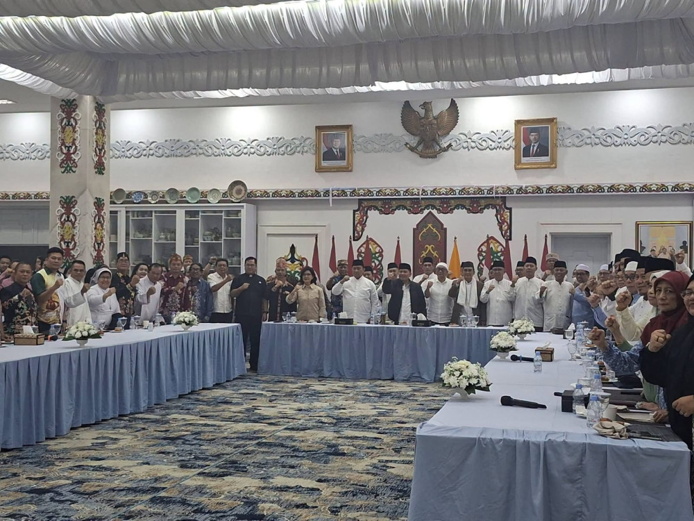 Gubernur Kalteng Agustiar Sabran Ajak Tokoh Lintas Agama Doa Bersama Hadapi Karhutla di Istana Isen Mulang