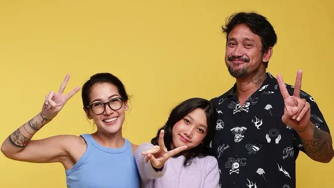 Jenaka Mahila Rilis Single Memendam Suka, Siapkan Album Tulis Sendiri