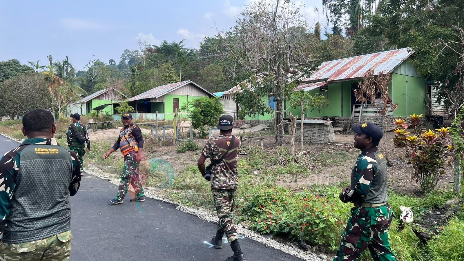 Satgas TMMD 130 Kodim 1808/Manokwari Selatan Bangun Kampung Yamboi, Warga Sambut Prajurit Layaknya Keluarga