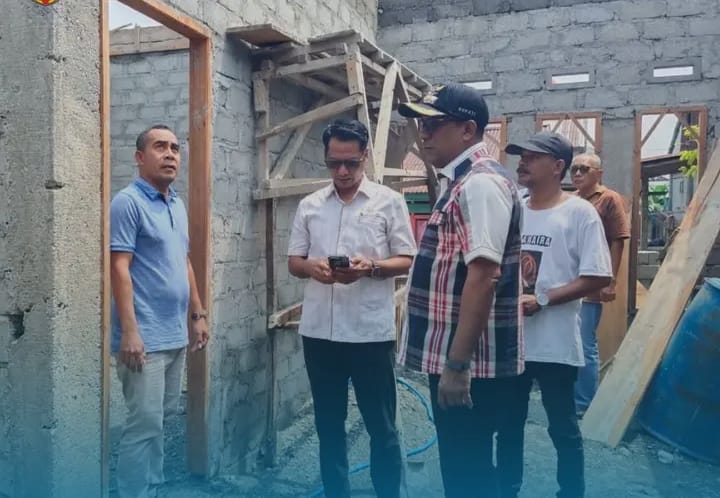 Bupati Maluku Tengah Tinjau Bedah Rumah di Ampera, Namaelo, dan Lesane, Progres Capai 80 Persen