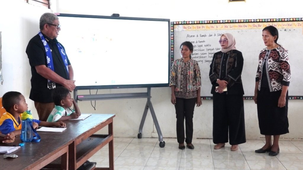 Bupati Maluku Tenggara Biayai Sekolah Juan Omaratan hingga Tamat SD, Seragam dan Sepatu Ikut Ditanggung