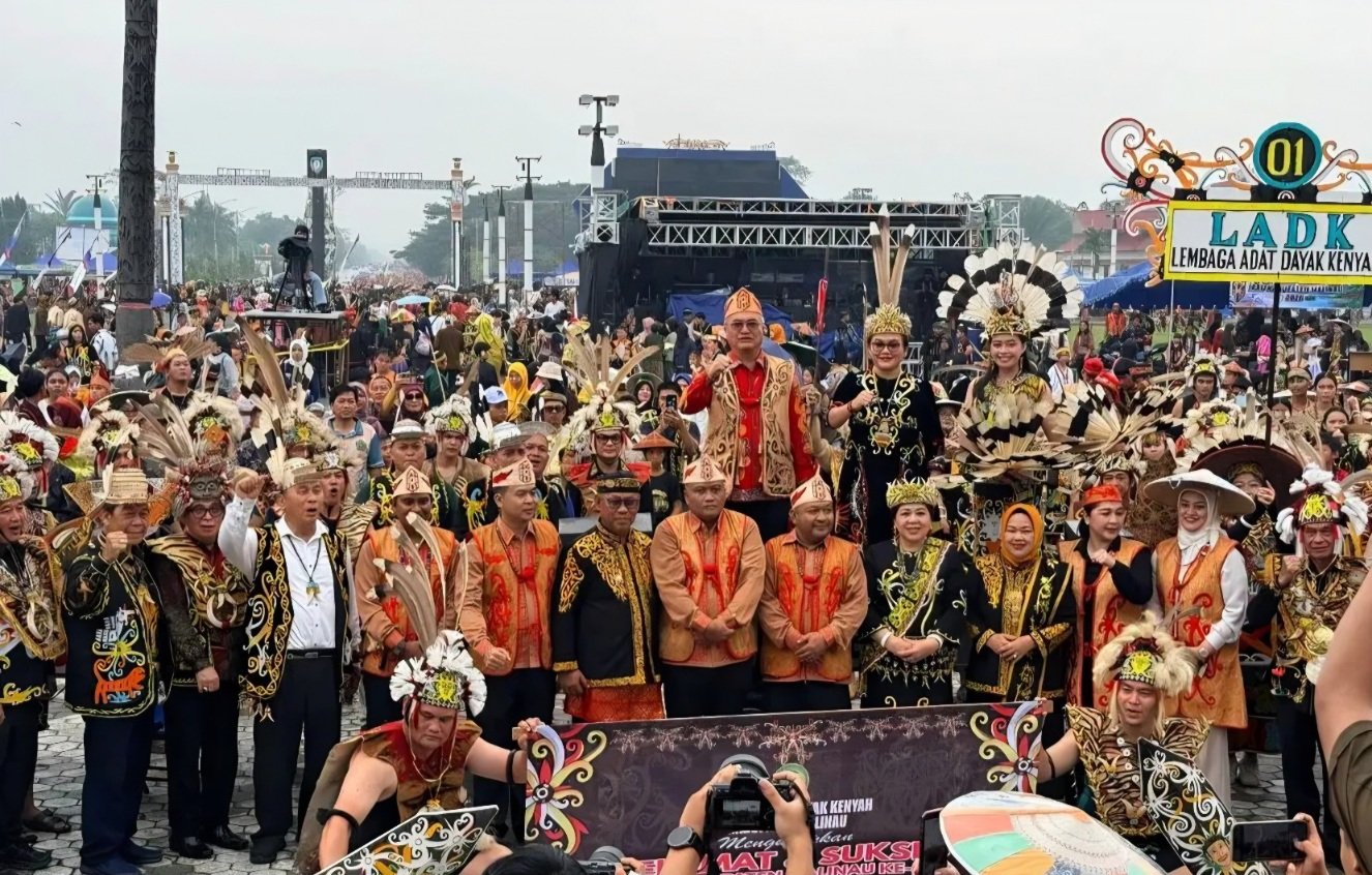 Karnaval Budaya Irau Malinau Diikuti 25.000 Warga, 15 Paguyuban dan 11 Etnis Tampil Meski Diguyur Hujan