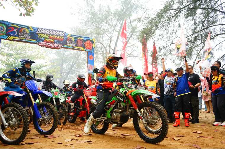 1.100 Rider Ramaikan Singkawang Trail Wisata 2026, Peserta dari Tiongkok dan Thailand Ikut Lintasi Pantai Pak Lotay