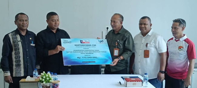 Bank NTT Salurkan CSR Rp 172,5 Juta untuk Penataan Kota Maumere, Bupati Sikka Terima Langsung