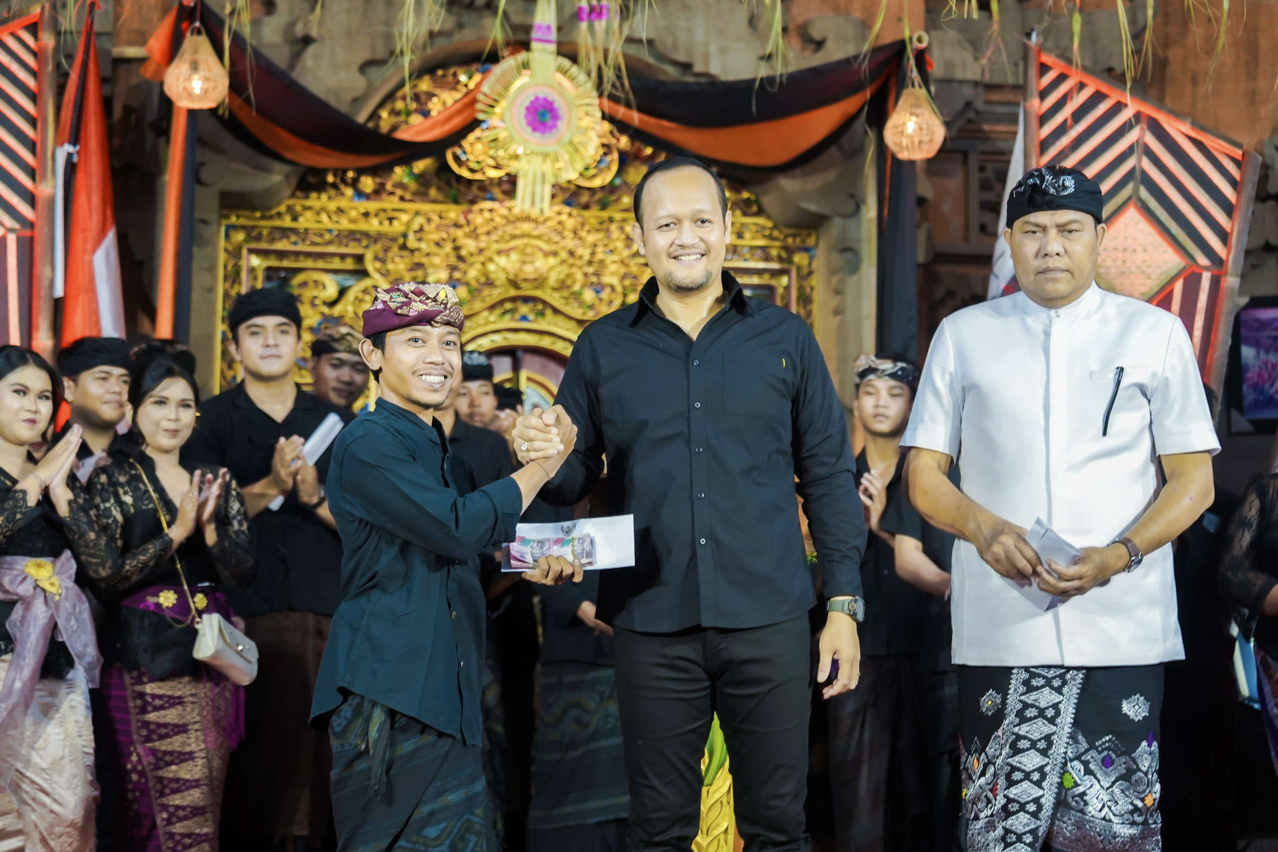 Wabup Badung Hadiri HUT Ke-54 STT Giri Kusuma Kelod, Serahkan Bantuan Rp 30 Juta dan Sebut Pemuda Garda Depan Pembangunan