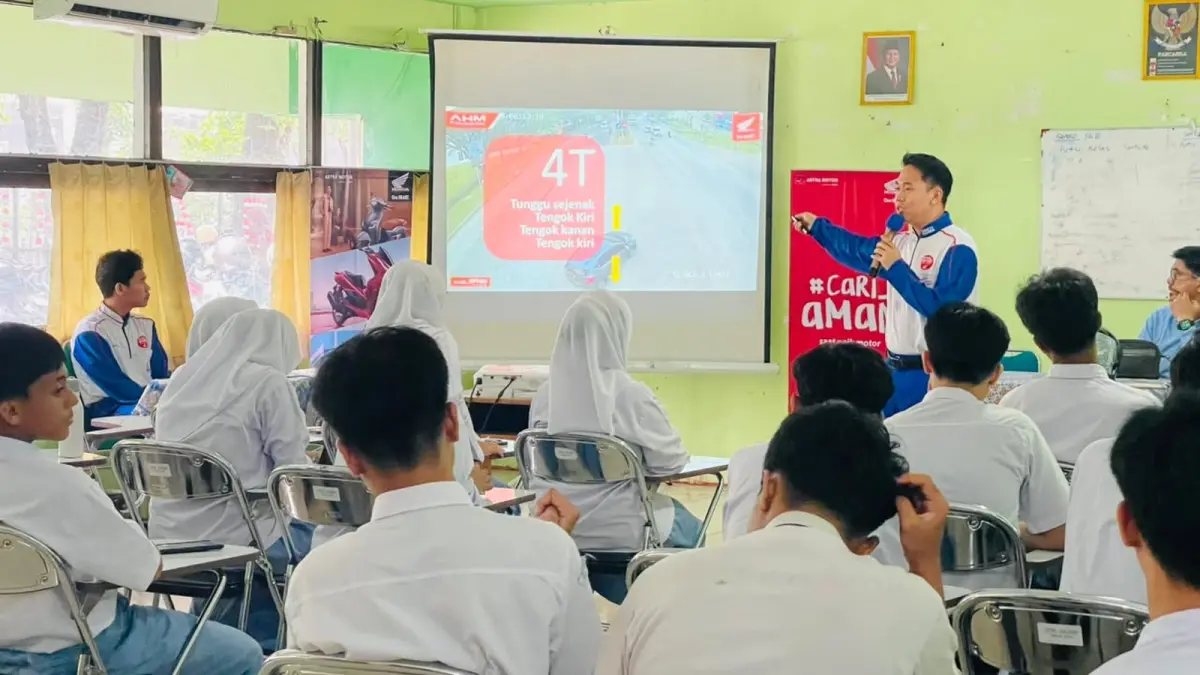 Astra Motor Kalbar Edukasi 100 Siswa SMAS Mujahidin Pontianak soal Safety Riding dan Tertib Lalu Lintas