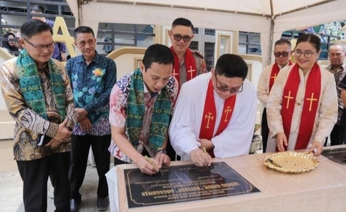 Wali Kota Kotamobagu Weny Gaib Resmikan Gereja GMIBM Dayanan, Sebut Kerukunan Modal Bangun Kota