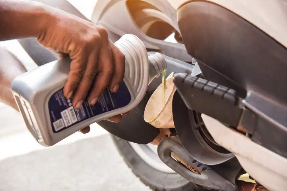 11 Oli Motor Matic Terbaik 2026, dari AHM Oil sampai Motul