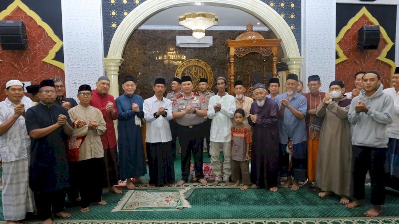 Kapolda Sulsel Sambangi Masjid di Rappocini, Ajak Warga Jaga Kamtibmas Lewat Program Subuh Keliling