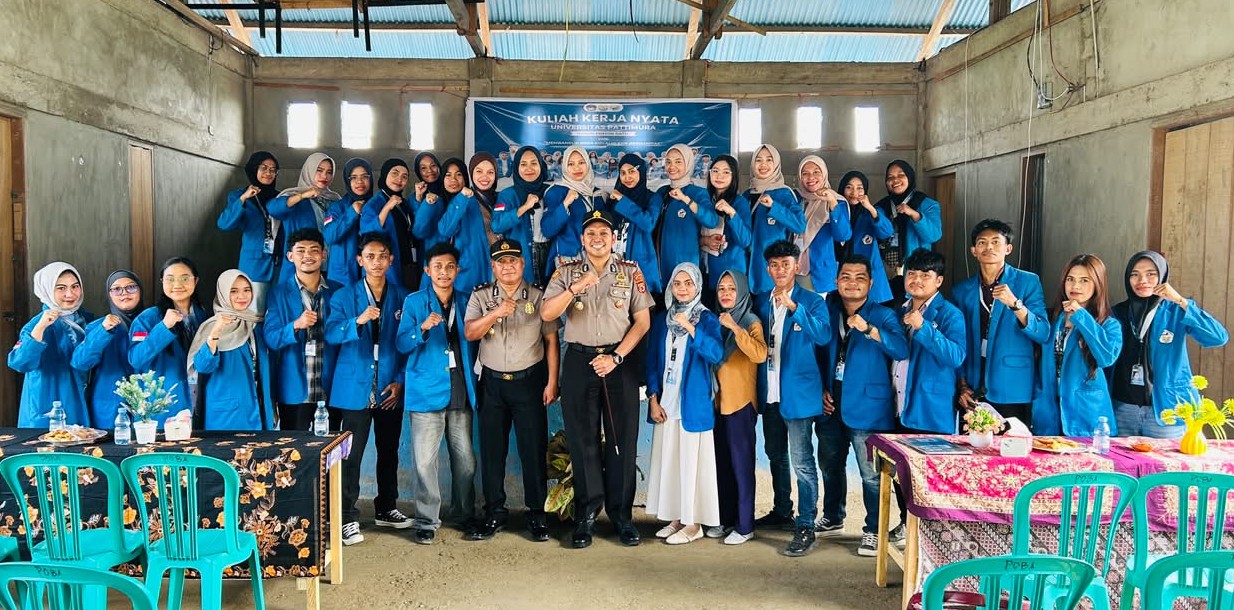 Kapolres SBB dan 30 Mahasiswa KKN Unpatti Edukasi 23 Warga Dusun Pohon Batu soal Bahaya Narkotika, Judi Online, dan Miras