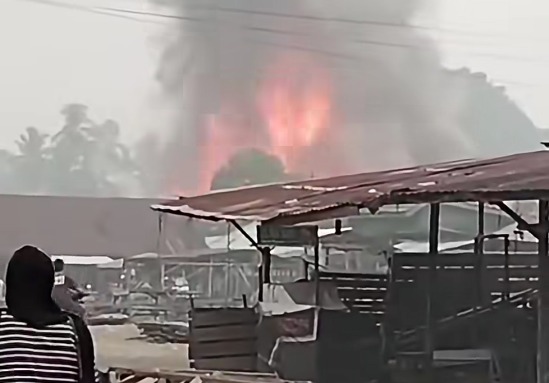 Kebakaran Blok Pasar Lama Muara Uya Hanguskan 15 Rumah, Lansia 80 Tahun Meninggal, Kerugian Rp 1,5 Miliar