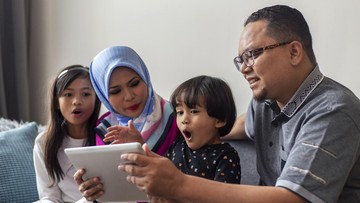Komdigi Didesak Orang Tua Kawal Filter Konten Negatif Anak di Medsos