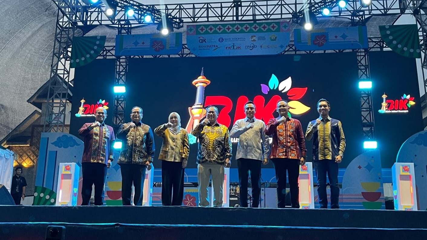 OJK Rangkul 14 Kepala Daerah dan 7 Universitas di Sultra Perkuat Literasi Keuangan lewat MoU