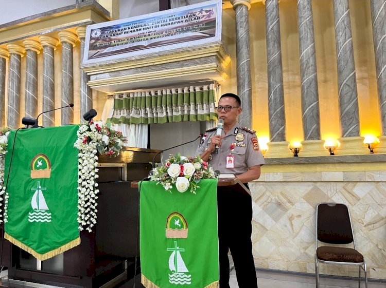 Ka SPKT Polda NTT Hadiri Minggu Kasih di Gereja GMIT Moria Liliba, Ajak Warga Kupang Jaga Kamtibmas