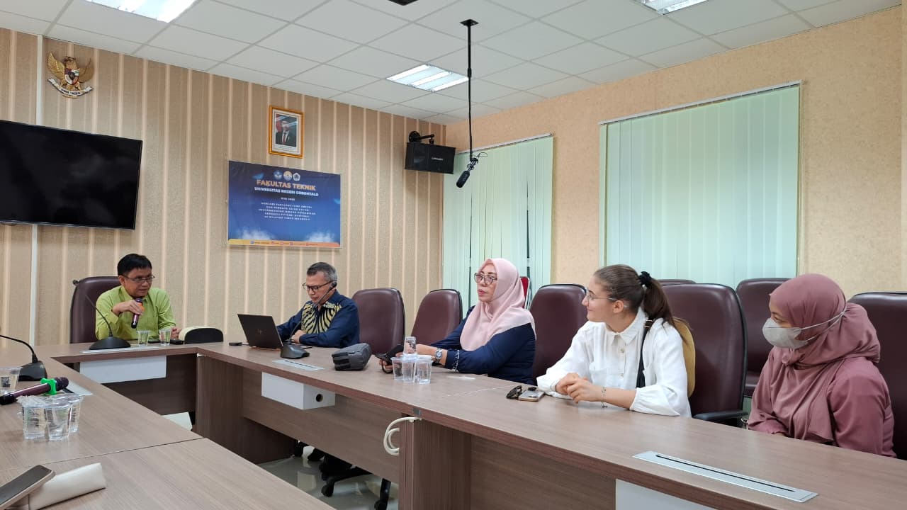 Mahasiswi Aljazair Amani Yara Habta Resmi Kuliah di Prodi Sistem Informasi Fakultas Teknik UNG