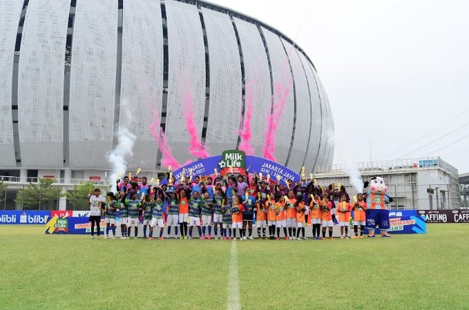 SDN Pondok Kacang Timur 04 dan SDN Cakung Barat 05 Juara MilkLife Soccer Challenge Jakarta Jaya