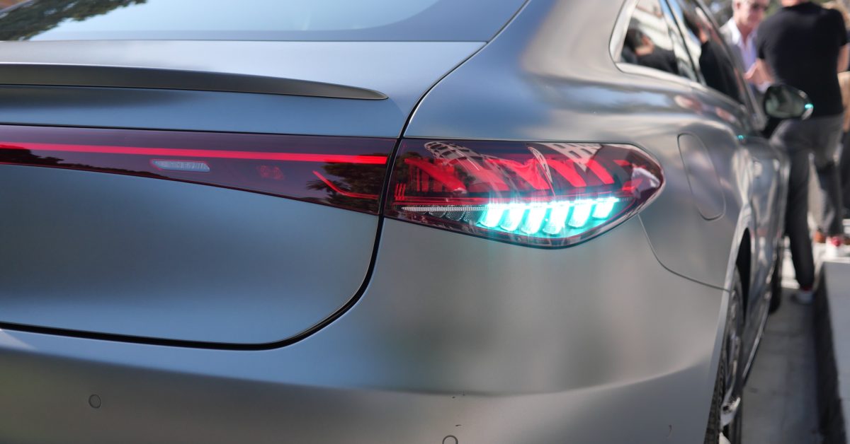 NHTSA Usulkan Lampu Cyan untuk Robotaxi, Mercedes dan China Sudah Duluan