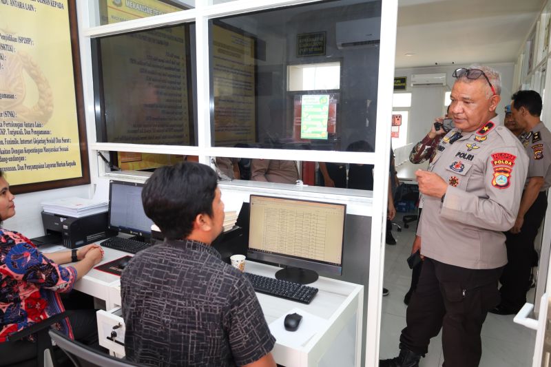 Wakapolda Sulteng Perintahkan Personel Respons Cepat Aduan Warga via Call Center 110