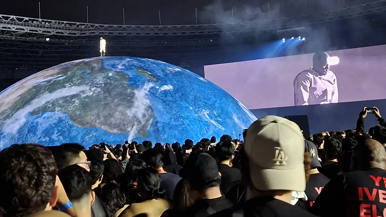 Ye Live in Jakarta: 50 Ribu Umat Padati GBK, Satu-satunya Konser di Asia Tenggara