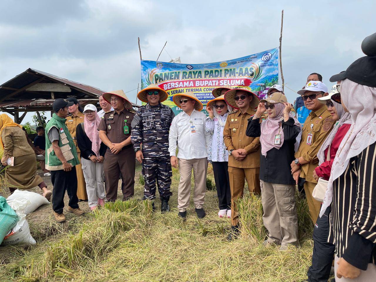 BI Bengkulu Salurkan Alsintan ke Petani 3 Kabupaten, dari Combine Harvester hingga Mesin Roasting Kopi