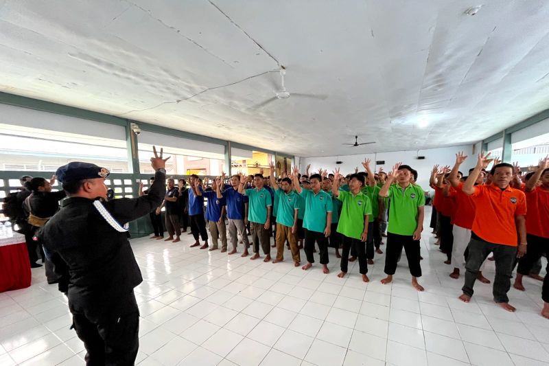 221 Warga Binaan Kasus Narkotika di Rutan Poso Ikuti Hipnoterapi Brimob untuk Perkuat Mental