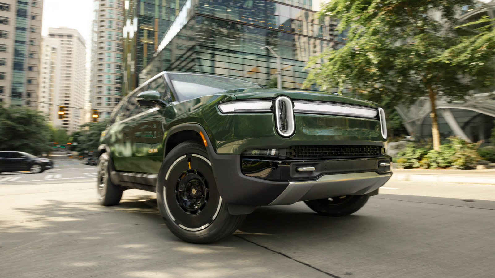 Hanya Rivian R1S dan Volvo EX90 Raih Top Safety Pick+ IIHS 2026