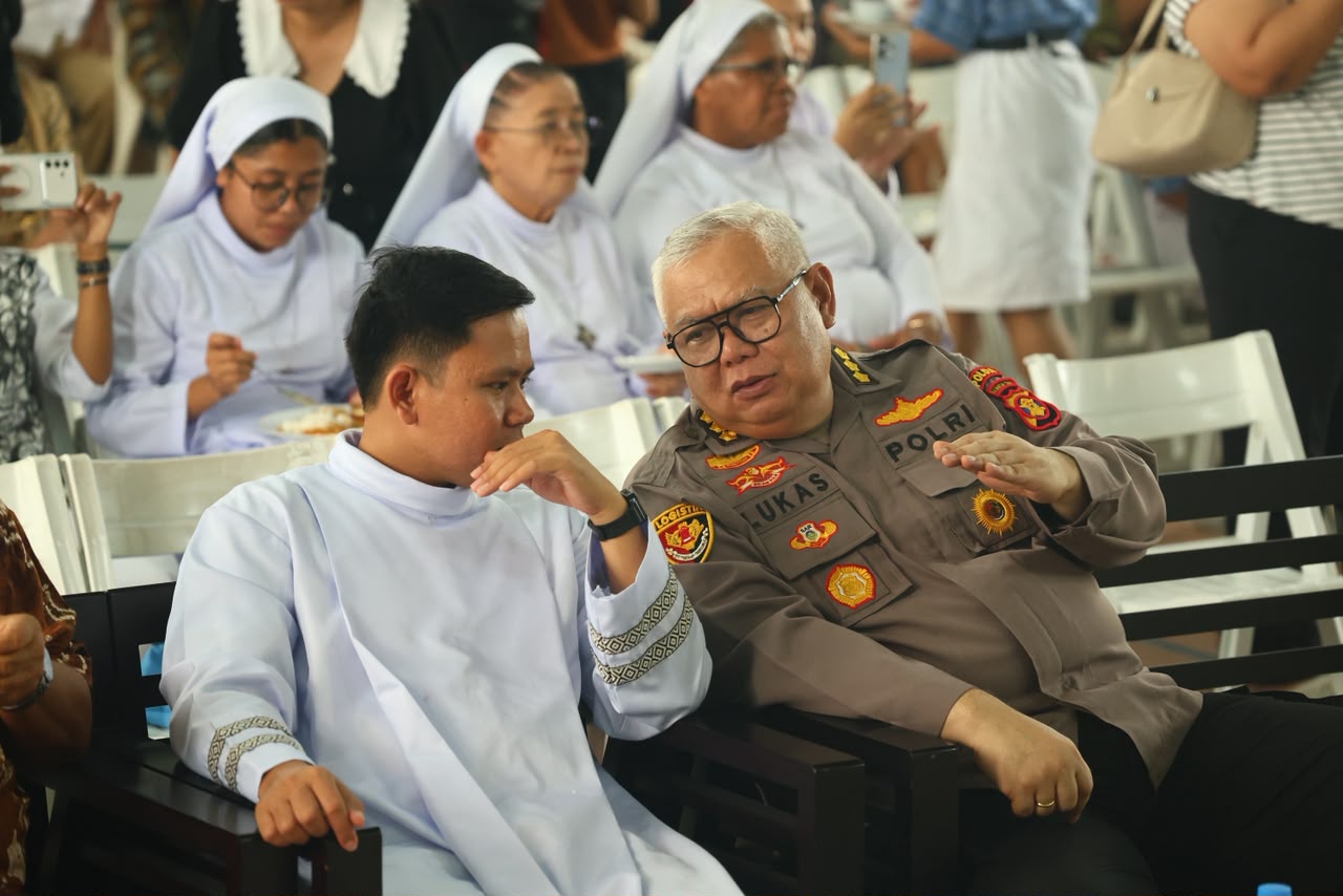 Karolog Polda Kaltim Sambangi Jemaat Gereja Santa Teresa Balikpapan, Ajak Warga Perkuat Kamtibmas dan Toleransi