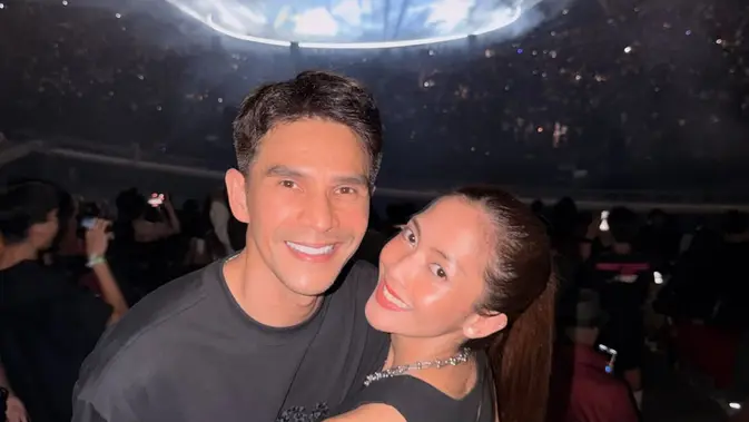 Ririn Dwi Ariyanti dan Jonathan Frizzy Nonton Konser Kanye West di GBK