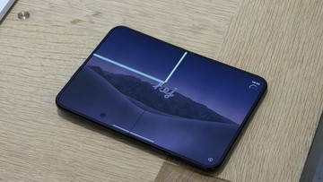 Layar iPhone Duo Dikeluhkan, Indra iTechLife Ungkap Kondisi Unitnya