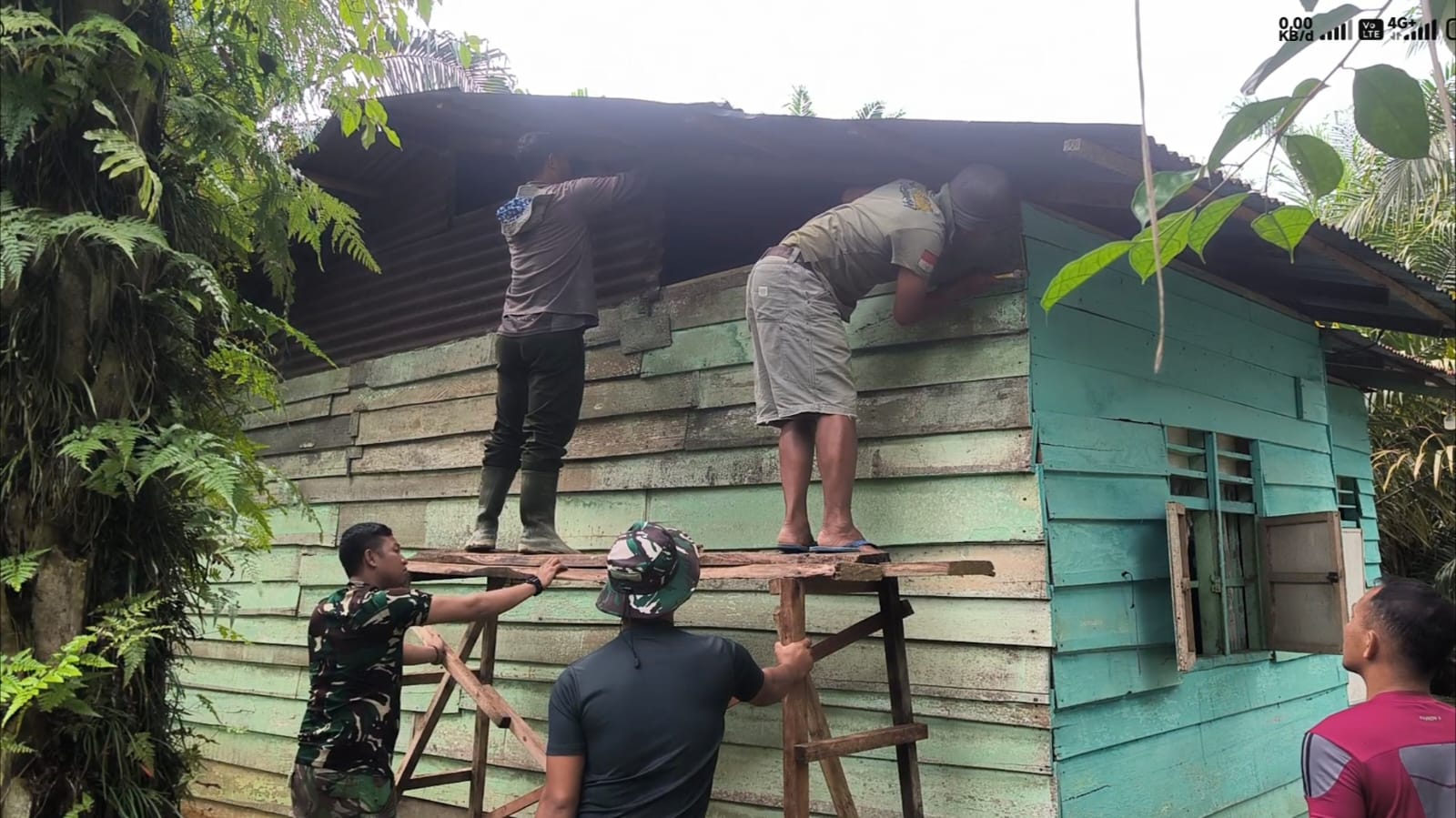 Satgas TMMD ke-130 Kodim 0209 Labuhanbatu Bongkar Rumah Edi Harahap di Torgamba untuk Jadi Hunian Layak